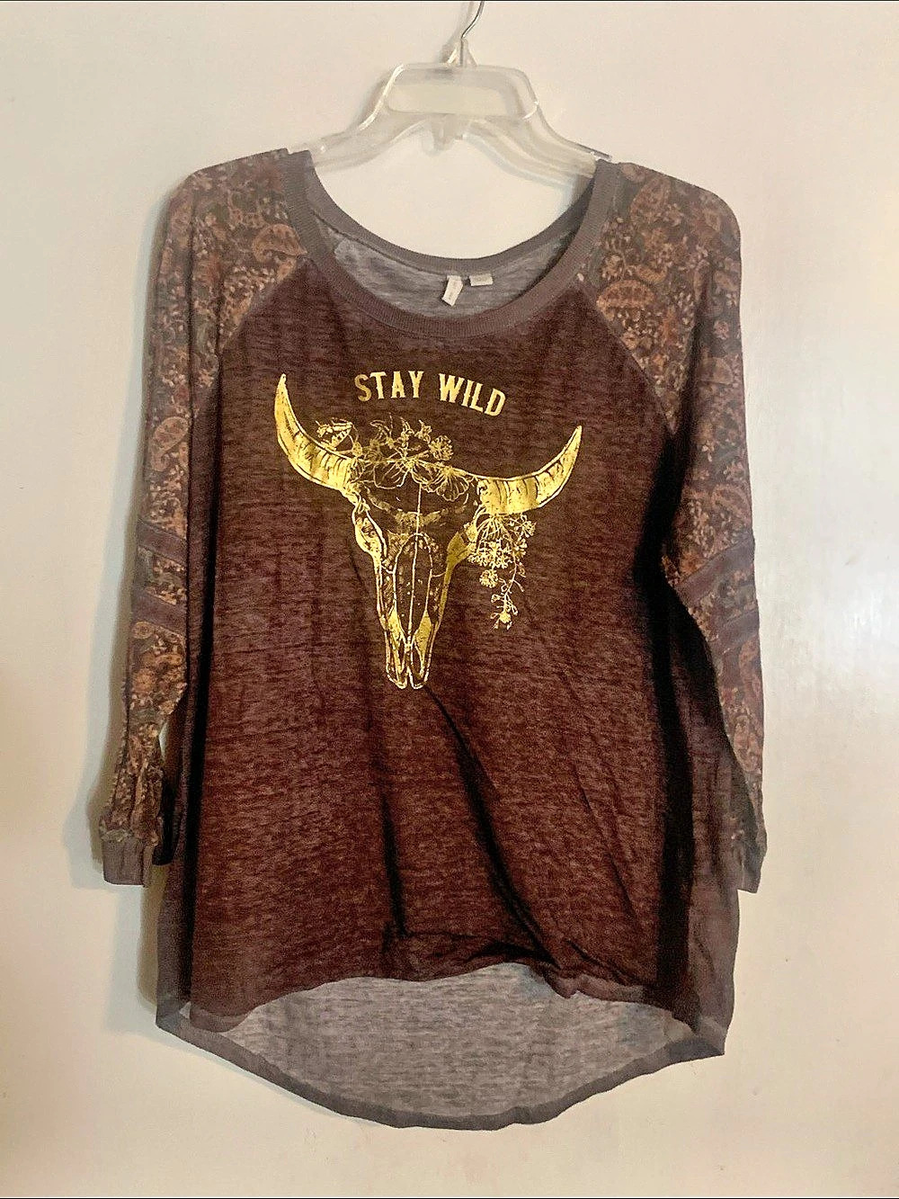 Cato Long Sleeve Graphic Tee in Brown Large